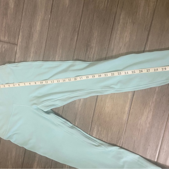 Lululemon Align High-Rise Pant 25"
Icing Blue Size 6 - Picture 9 of 11
